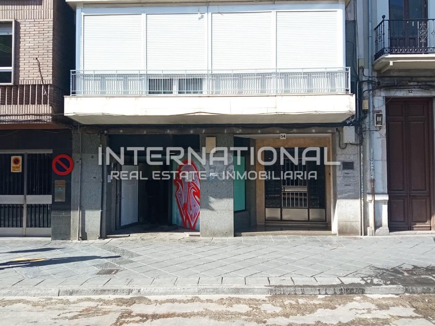 LOCAL EN EL CENTRO, CERCA DEL CORTE INGLES