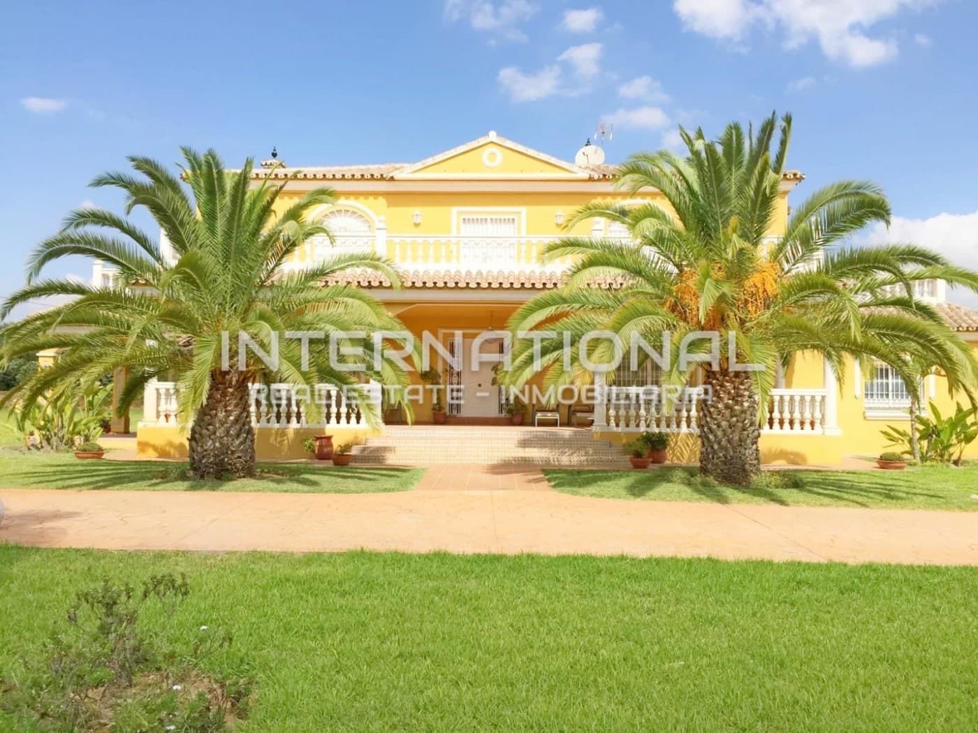 FABULOSO CHALET CON TERRENO EN EL VALLE DEL GUADALHORCE