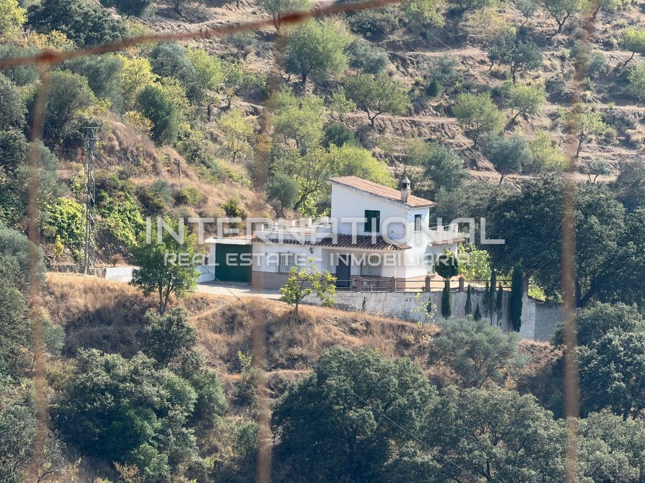 Casa de campo en los Montes de Málaga con finca de 61.000 metros de secano