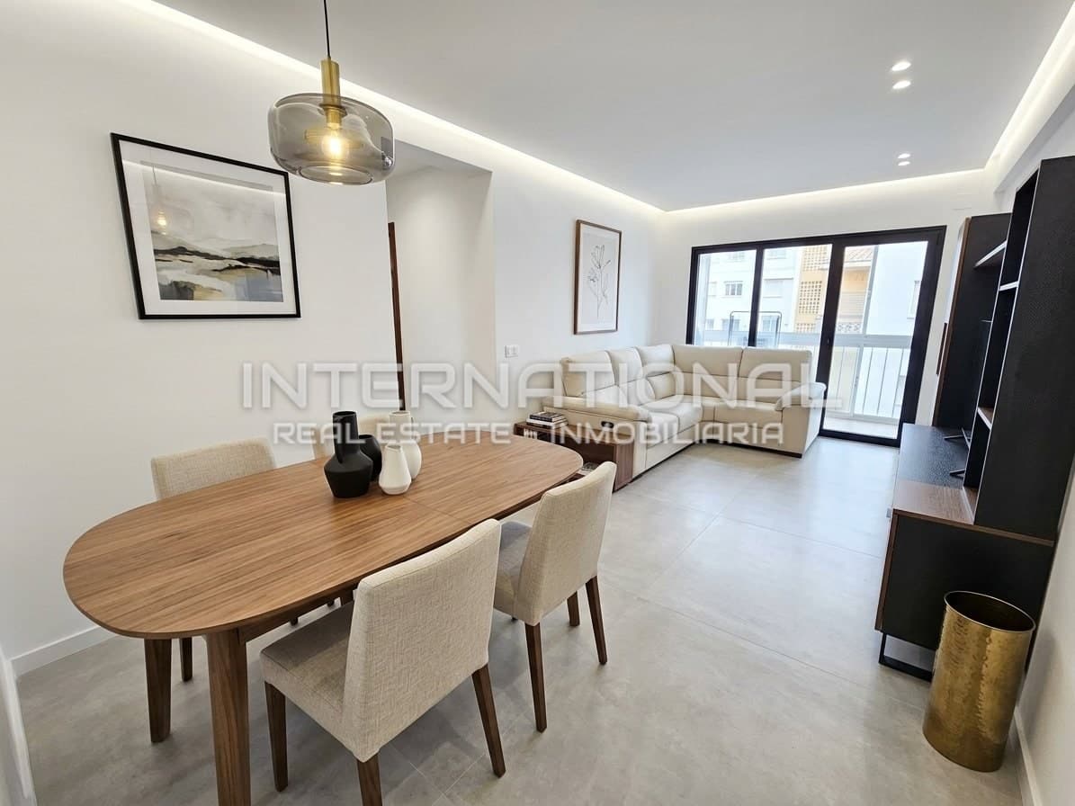 ESTUPENDO PISO DE TRES DORMITORIOS CON VISTAS DESPEJADAS EN LAS DELICIAS