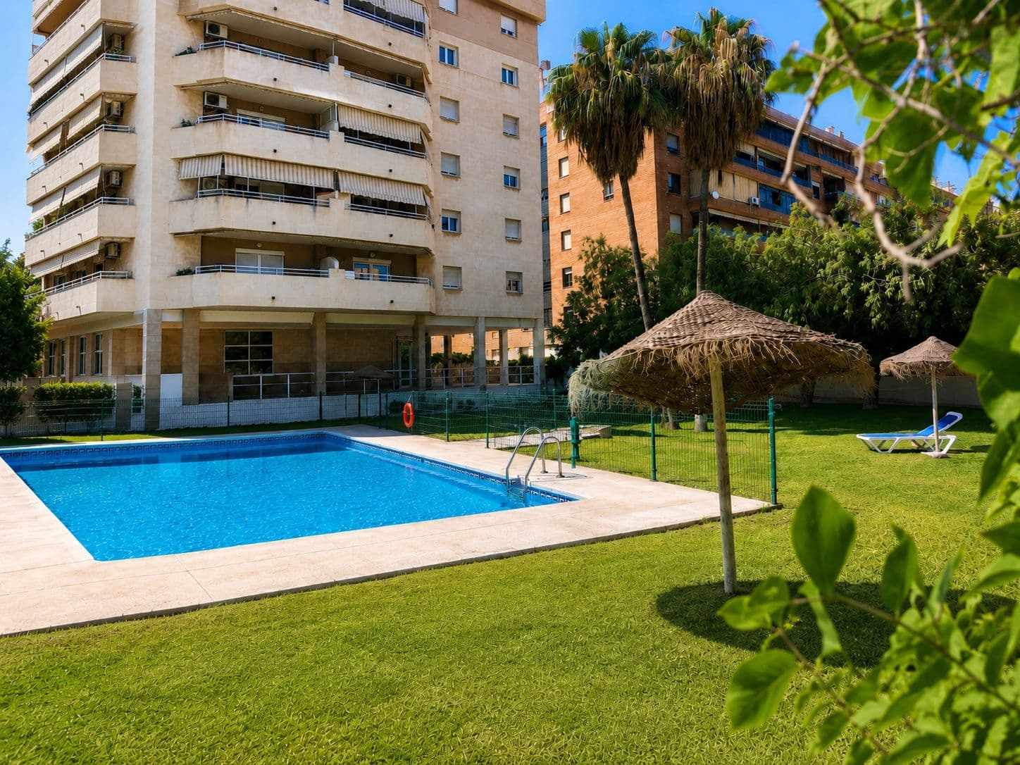 Piso de 3 dormitorios con piscina en Av. Moliere – Alquiler de temporada hasta junio