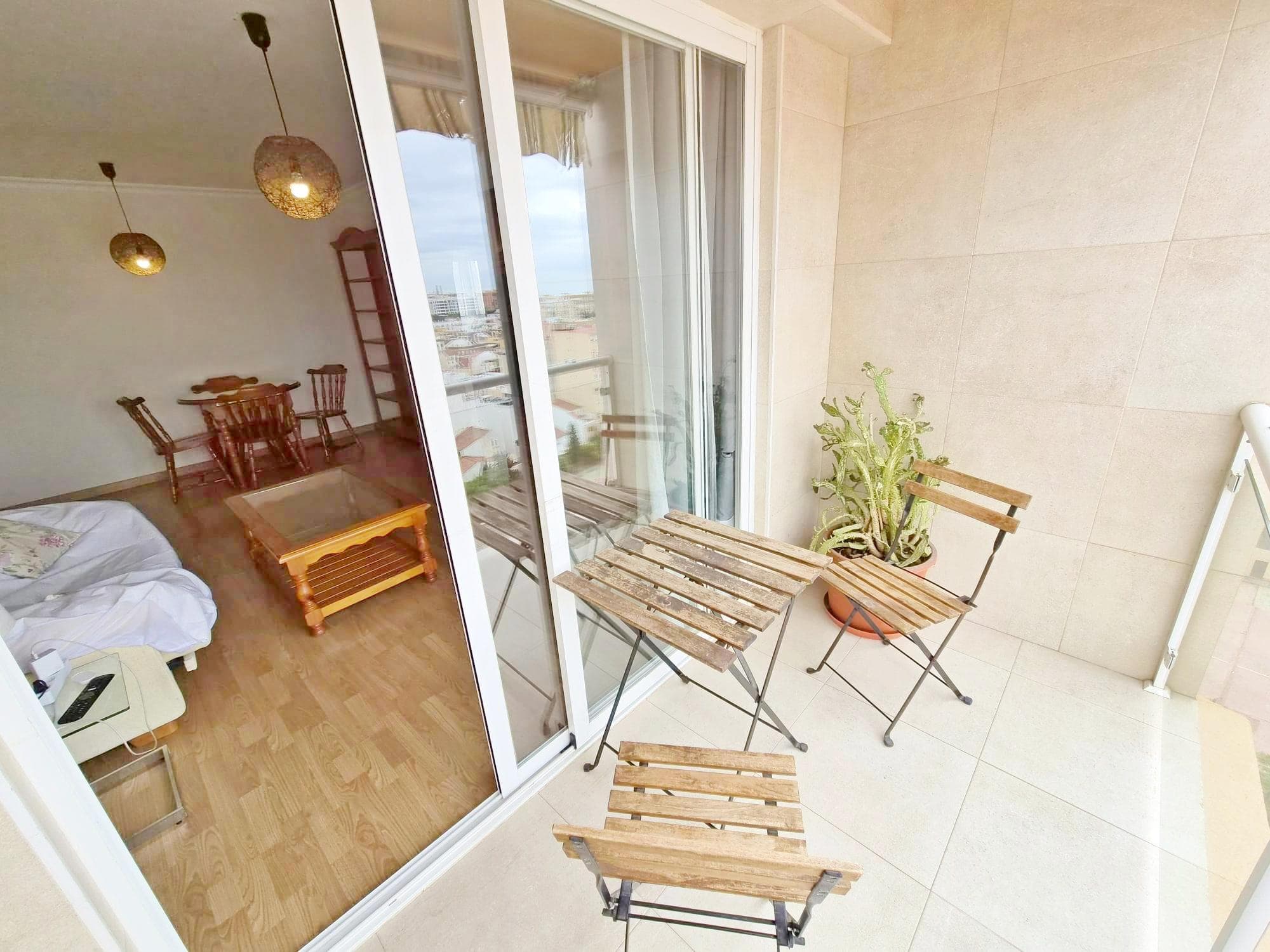 PISO EN HUELIN REFORMADO CON VISTAS AL MAR EN LA PLANTA DOCE CON TERRAZA